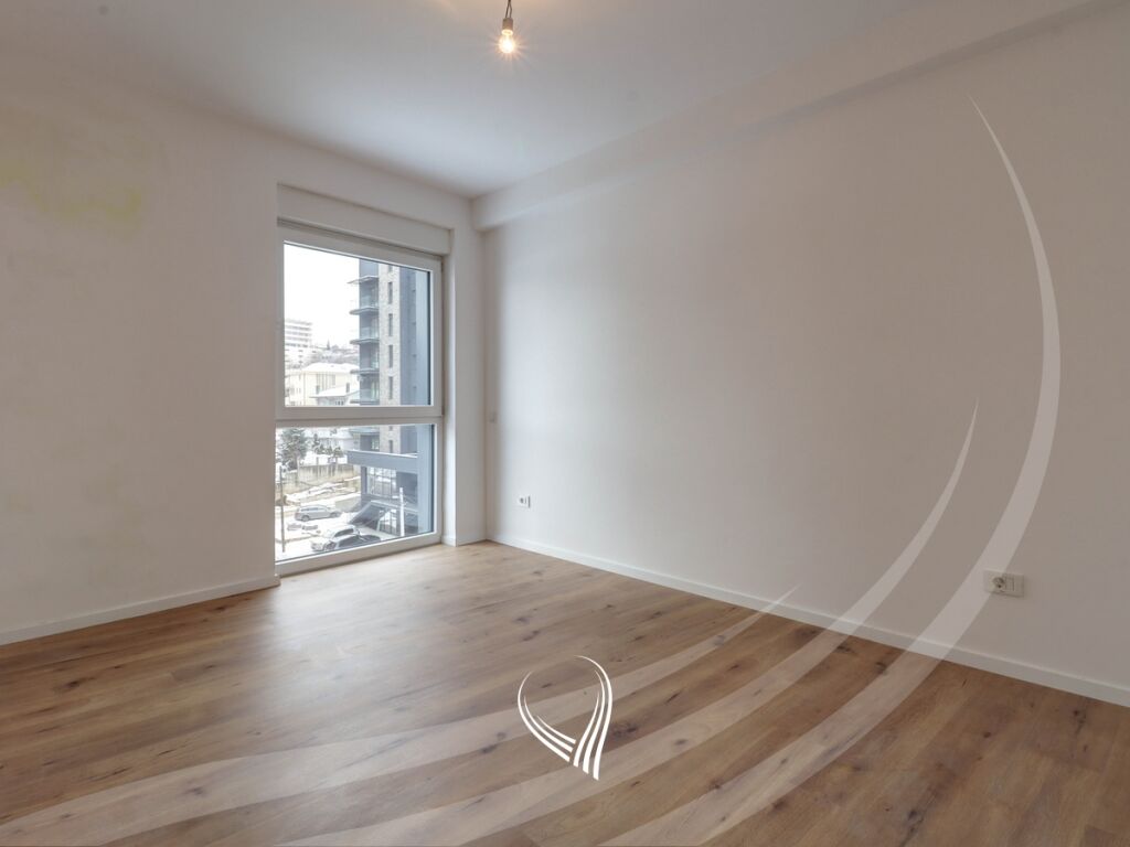 Office with 3 work rooms for rent in the Prishtina e Re neighborhood4