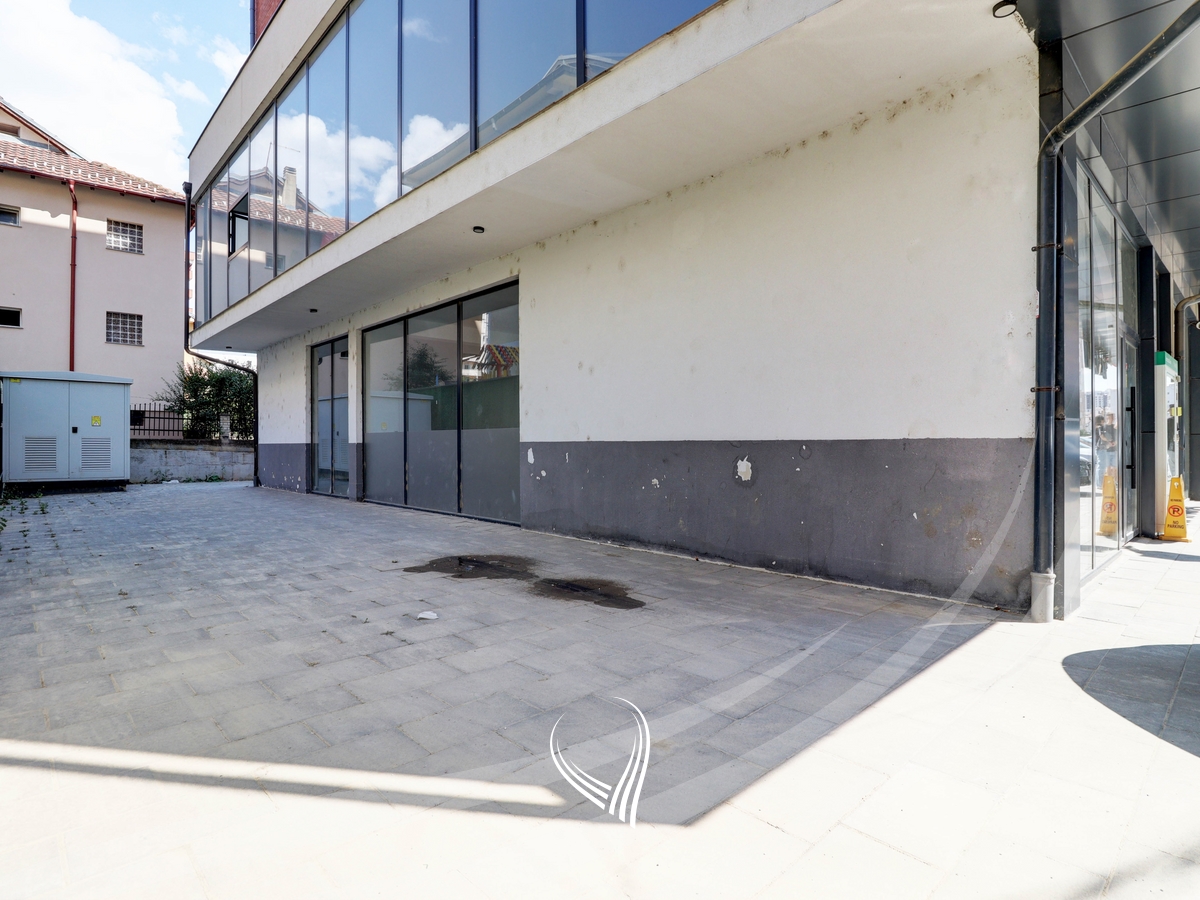 Lokal 75m2 me qira në lagjen Mati 14