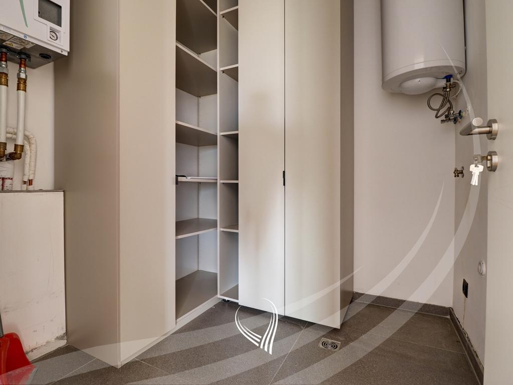 Banesë 245m2 me qira në lagjen Marigona HIll10