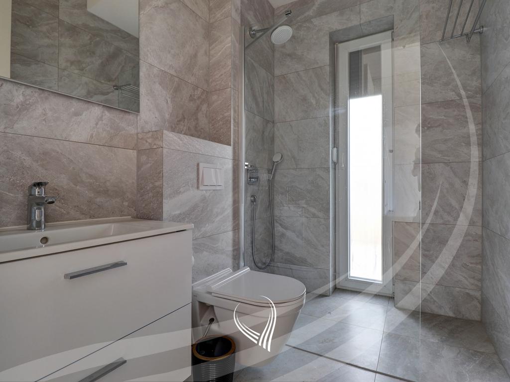 Banesë 245m2 me qira në lagjen Marigona HIll11