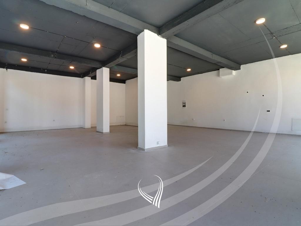 Lokal 120m2 në shitje në lagjen Mati 14