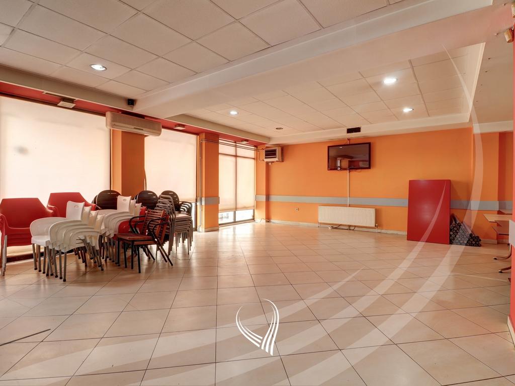 Lokal 360m2 me qira në lagjen Aktash