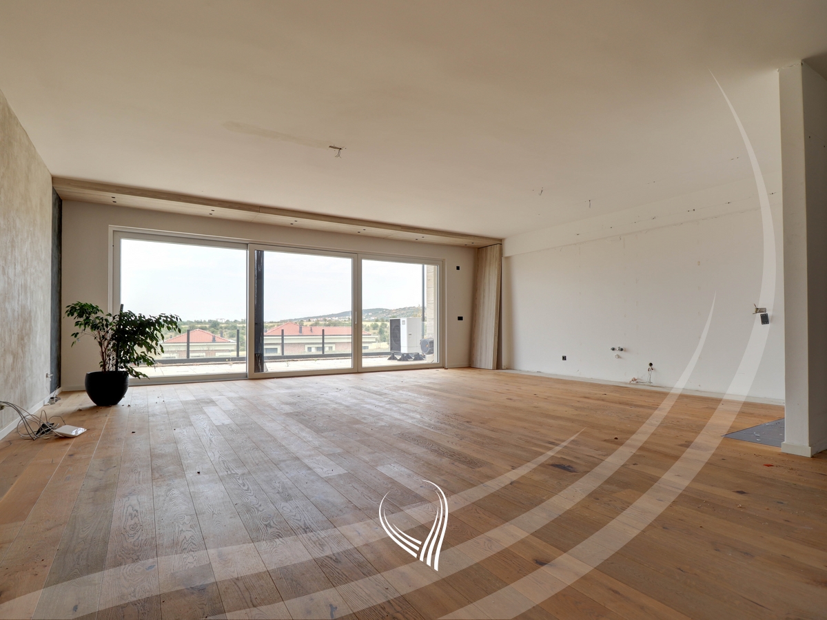 Banesë 245m2 me qira në lagjen Marigona HIll1
