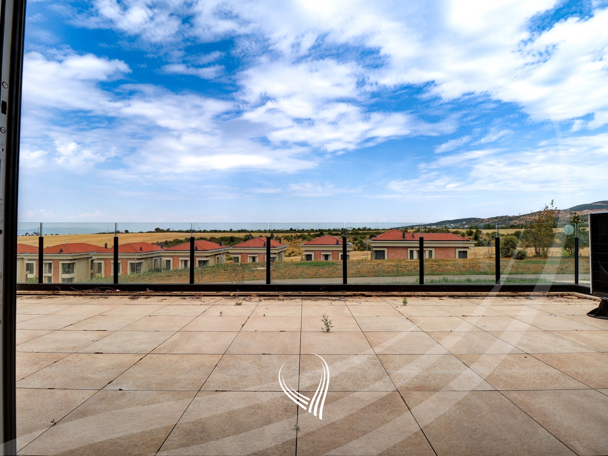 Banesë 245m2 me qira në lagjen Marigona HIll8