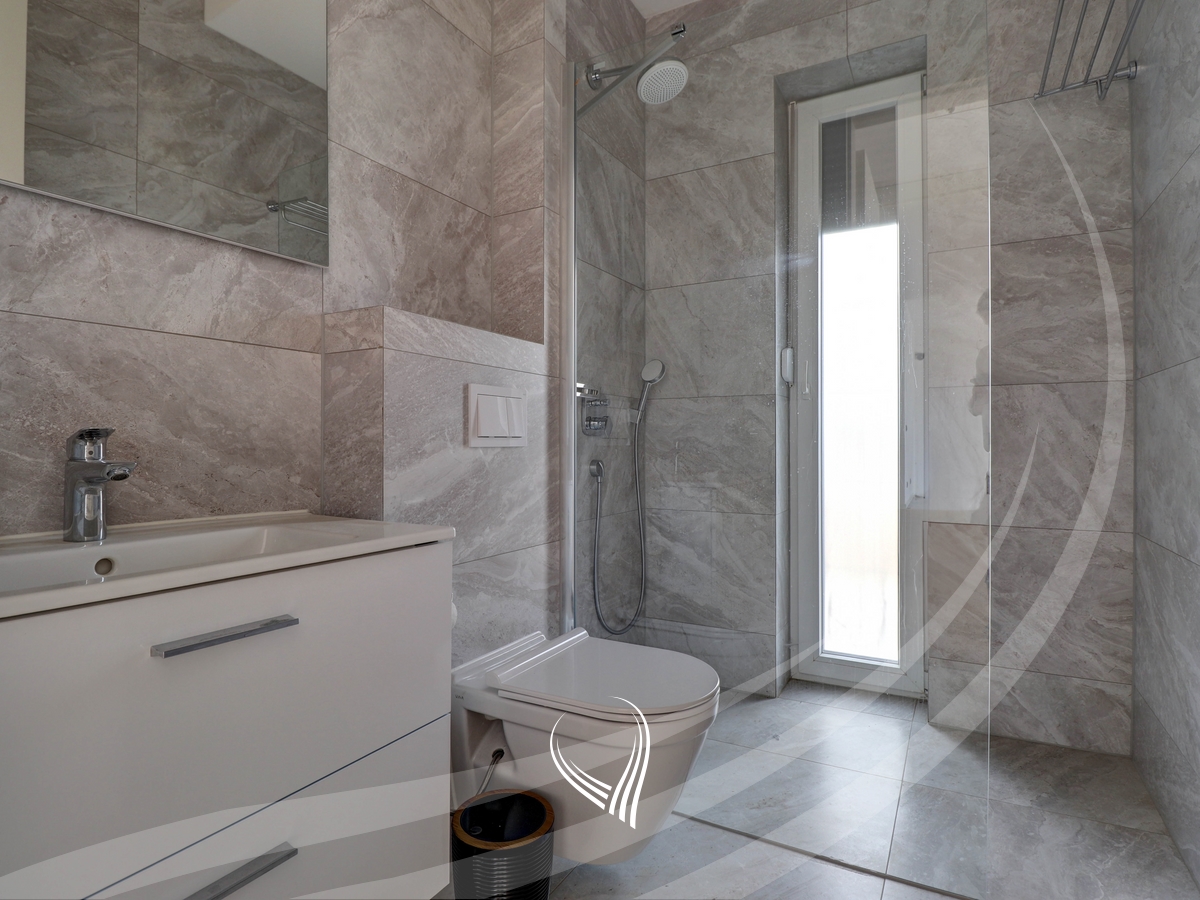 Banesë 245m2 me qira në lagjen Marigona HIll11