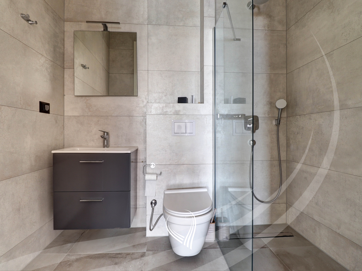 Banesë 245m2 me qira në lagjen Marigona HIll12