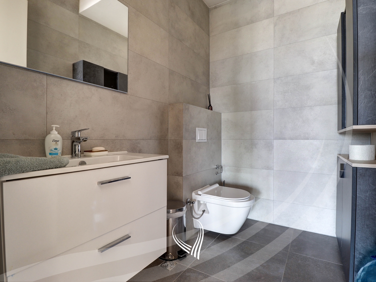 Banesë 245m2 me qira në lagjen Marigona HIll13