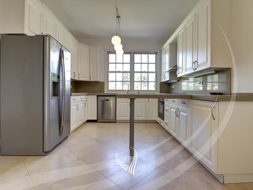 300m2 house for rent in International Village5