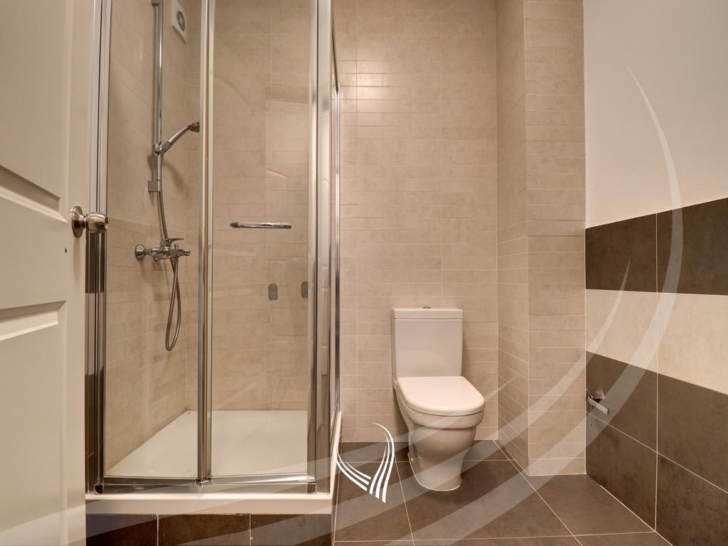 300m2 house for rent in International Village8