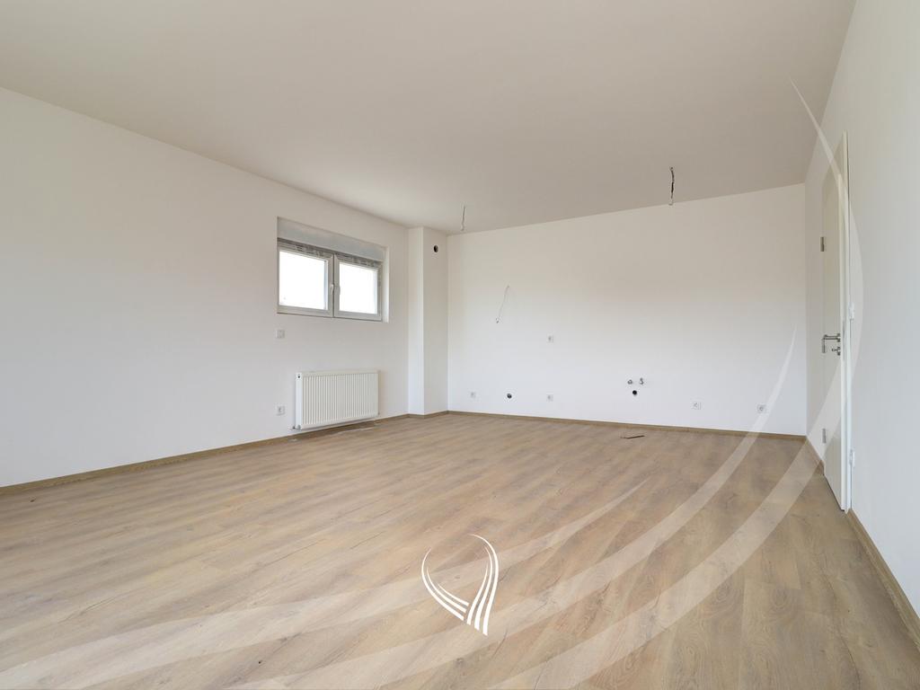 Office space with 3 rooms for rent in the Mati 1 neighborhood1