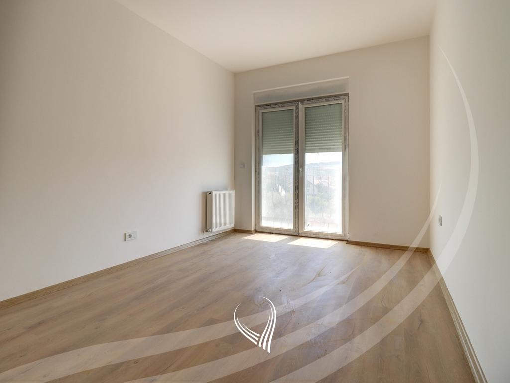 Office space with 3 rooms for rent in the Mati 1 neighborhood2
