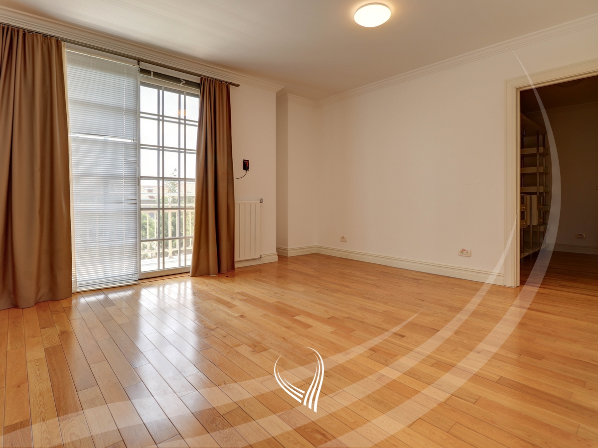 300m2 house for rent in International Village3