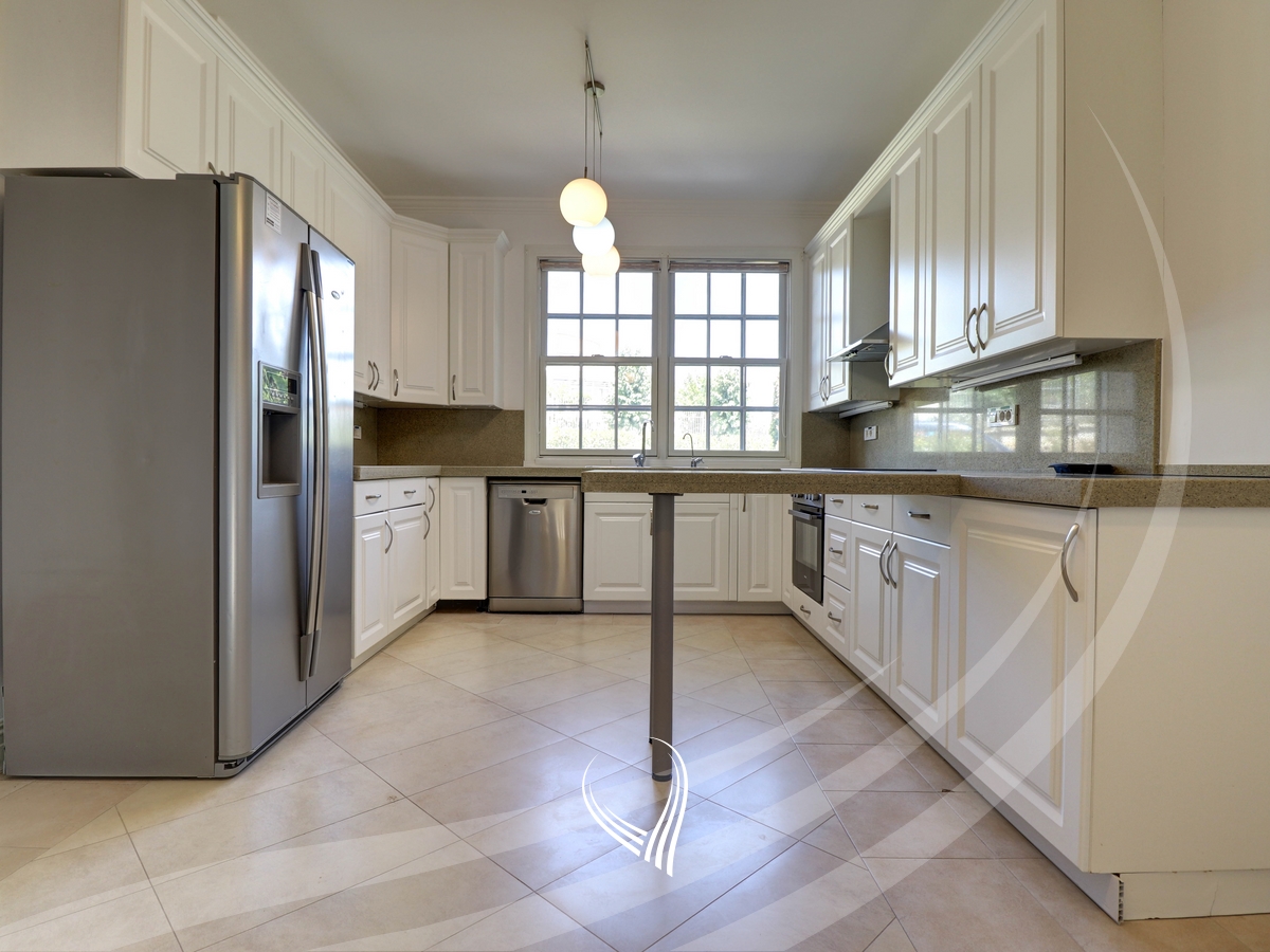 300m2 house for rent in International Village5