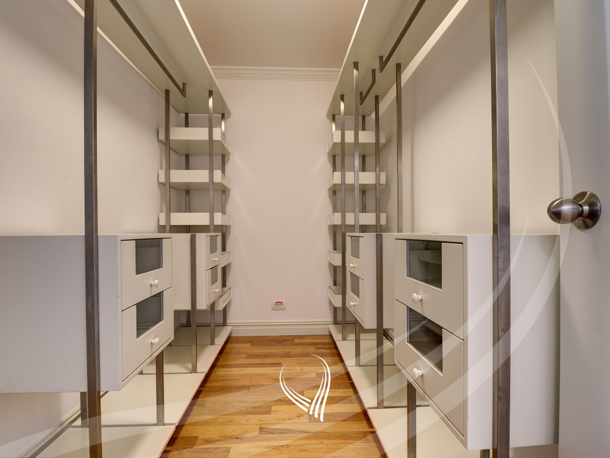 300m2 house for rent in International Village7