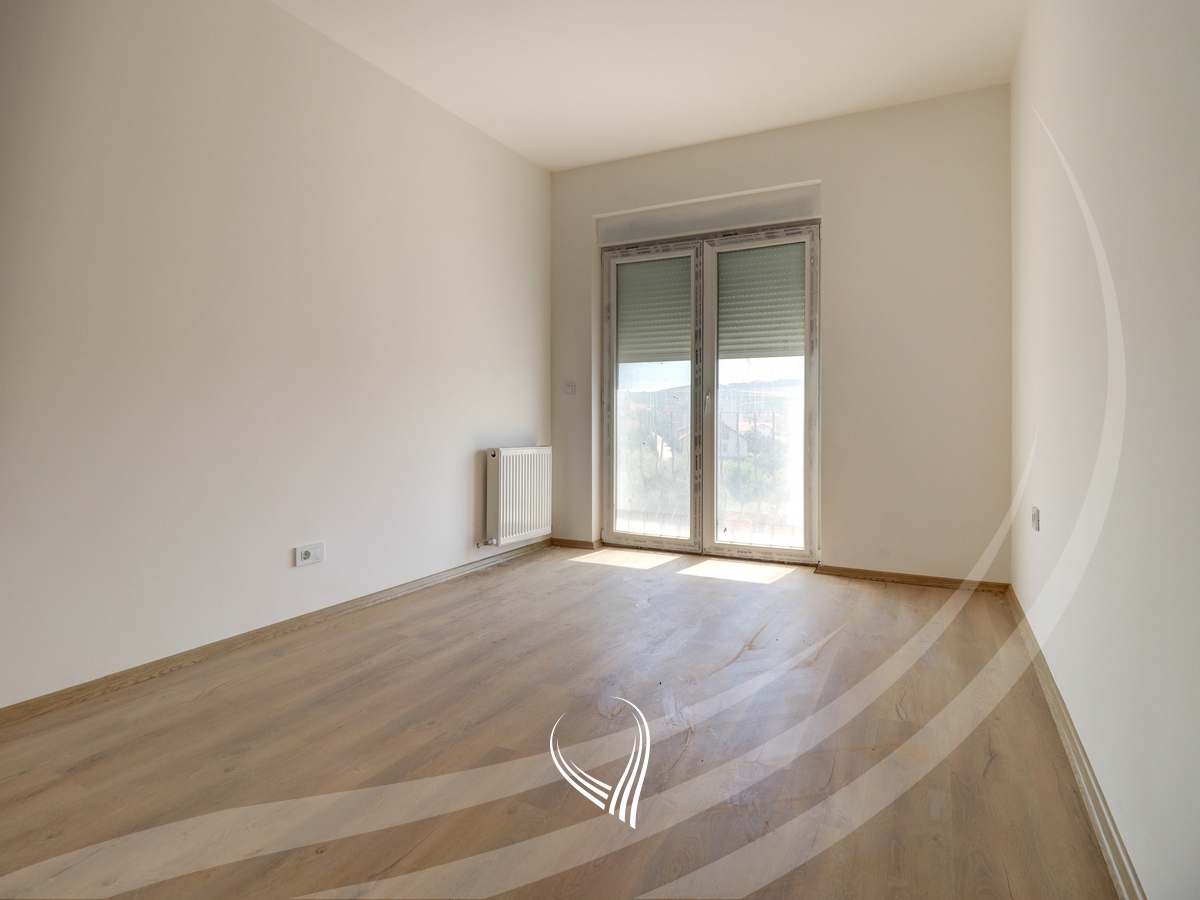 Office space with 3 rooms for rent in the Mati 1 neighborhood2