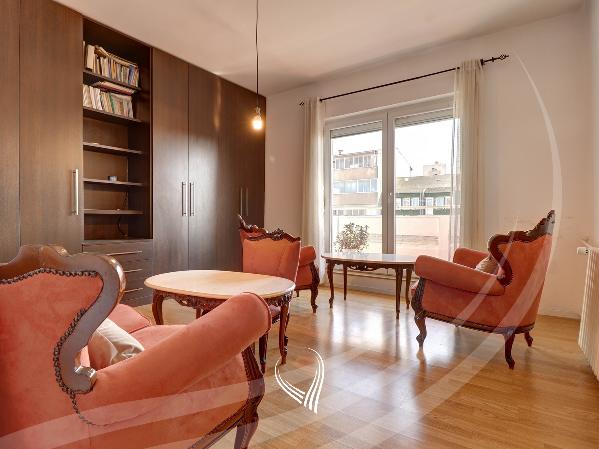 3-bedroom apartment for rent in the Center2