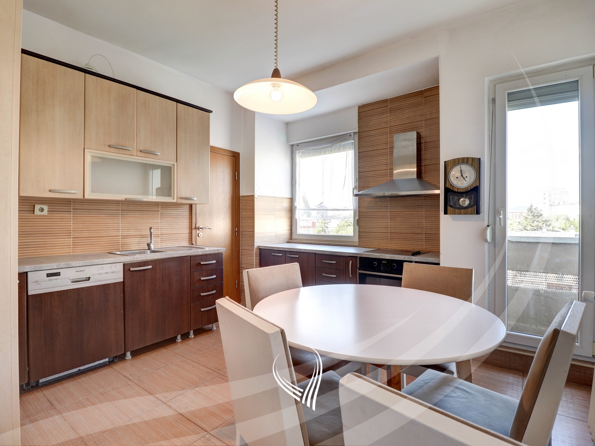 3-bedroom apartment for rent in the Center3