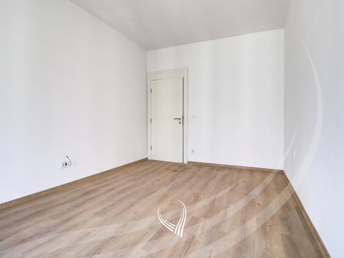 Zyre me 4 dhoma pune me qira në lagjen Mati 13