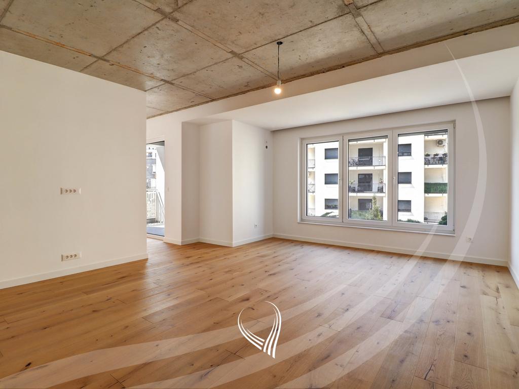 Office space with 4 rooms for rent in the Mati 1 neighborhood