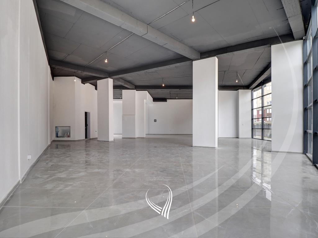 Lokal 141m2 me qira në lagjen Mati 12