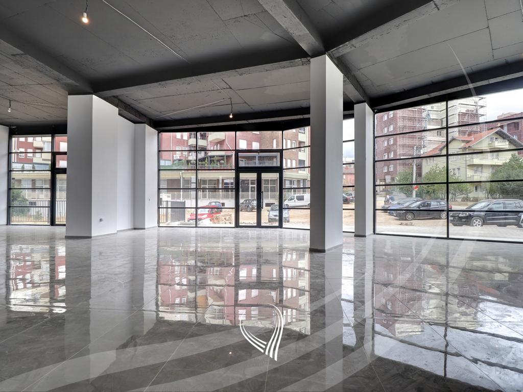 Lokal 141m2 me qira në lagjen Mati 11