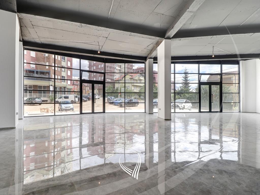Lokal 141m2 me qira në lagjen Mati 1