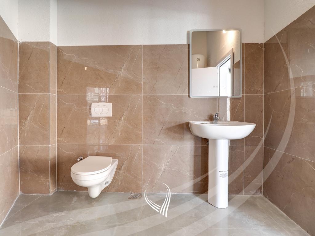 Lokal 141m2 me qira në lagjen Mati 17
