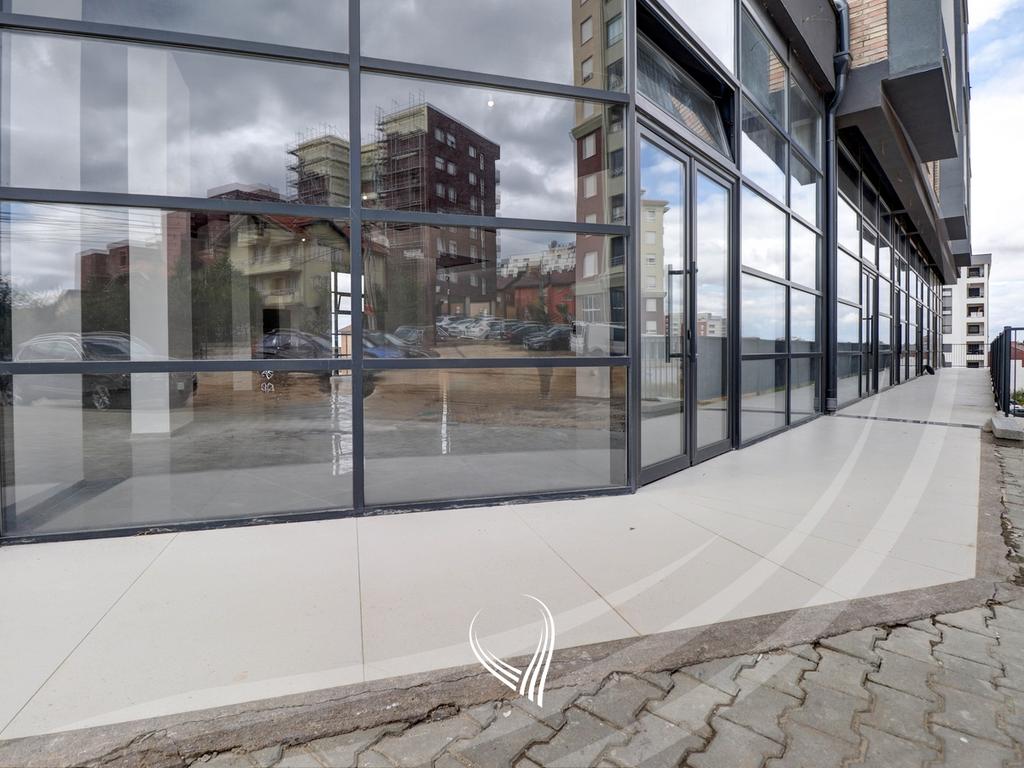 Lokal 141m2 me qira në lagjen Mati 18
