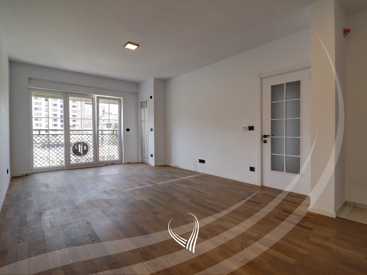 Office space with 4 rooms for rent in the Muhaxherëve neighborhood