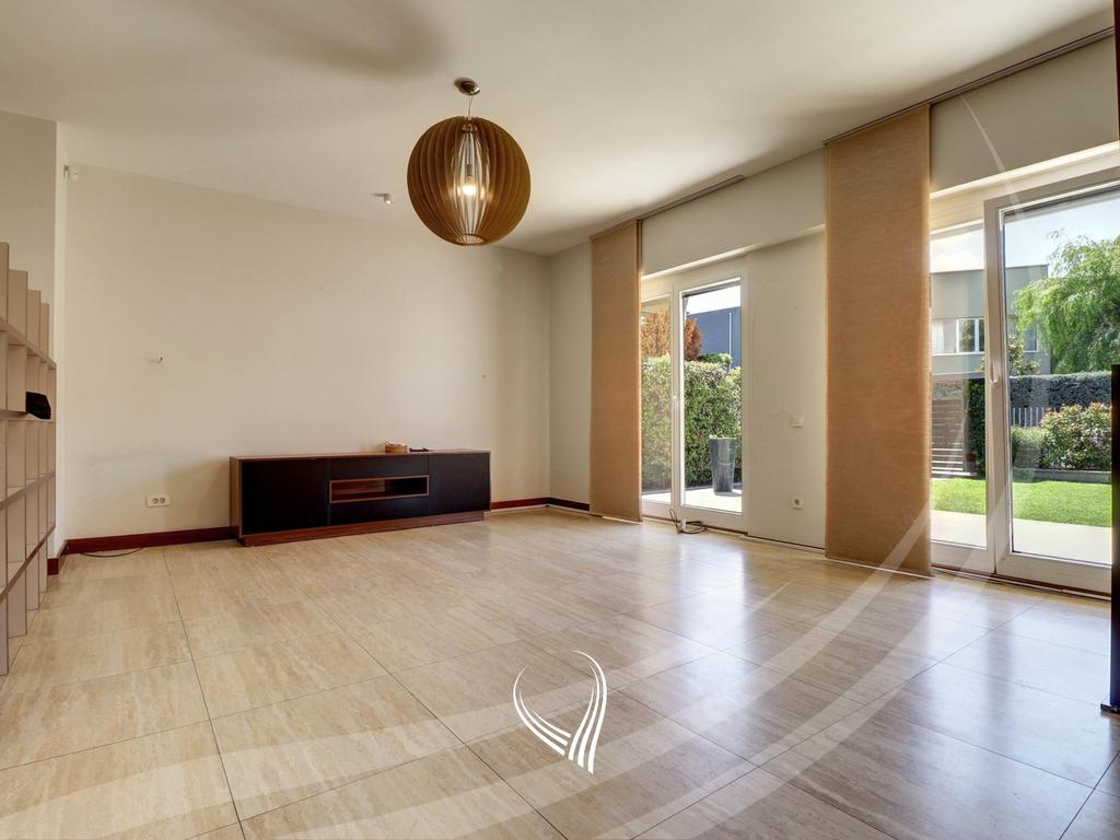 4 bedroom house for rent in Marigona 2 neighborhood4