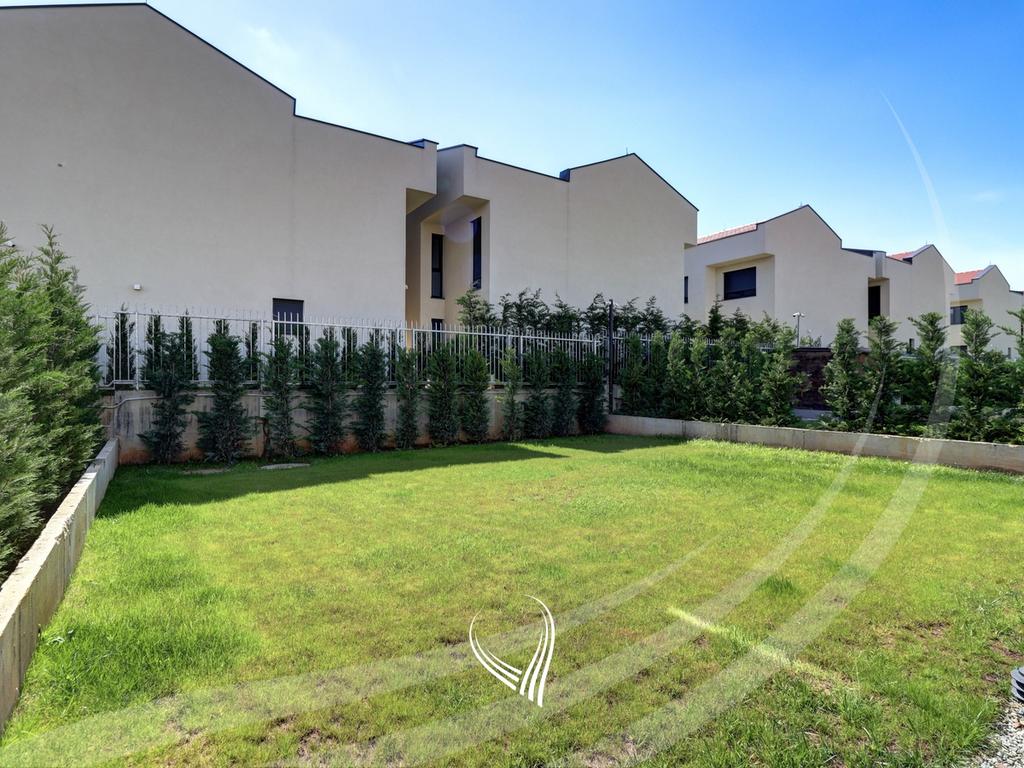 Shtëpi me 3 dhoma gjumi me qira në lagjen Qëndresa Home – Çagllavicë28
