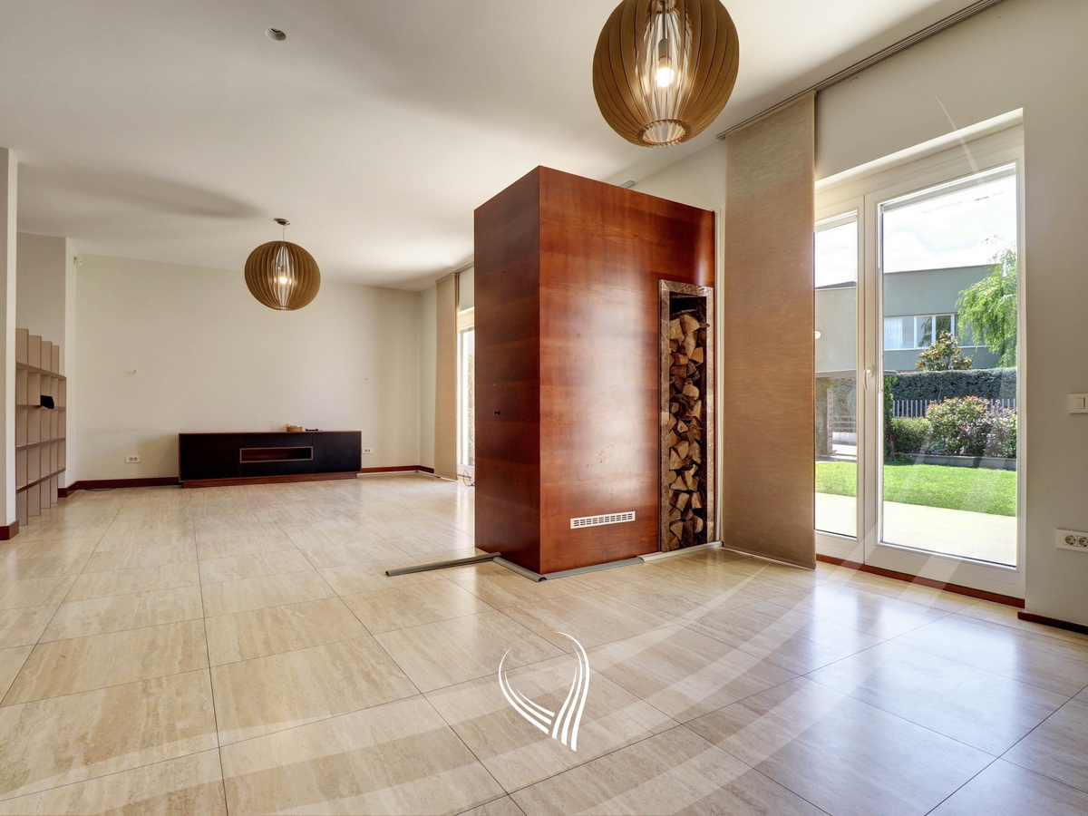 4 bedroom house for rent in Marigona 2 neighborhood2