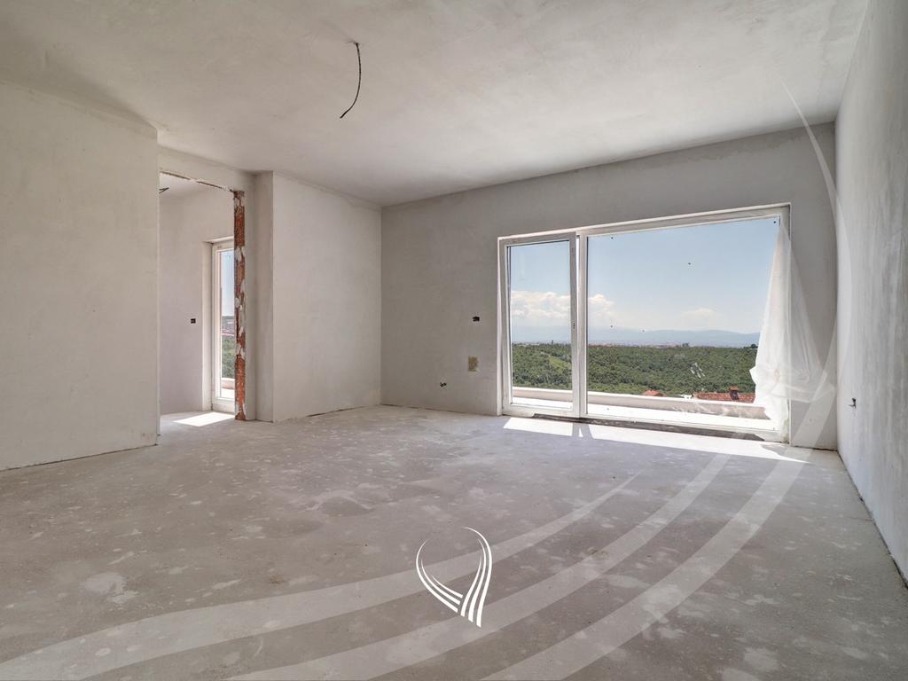 Shtëpi me 241.6m2 në shitje në lagjen Simfonia5