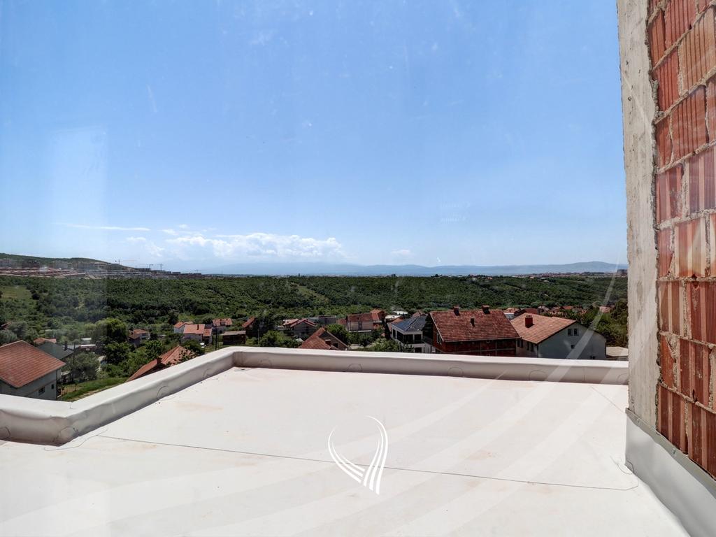 Shtëpi me 241.6m2 në shitje në lagjen Simfonia10
