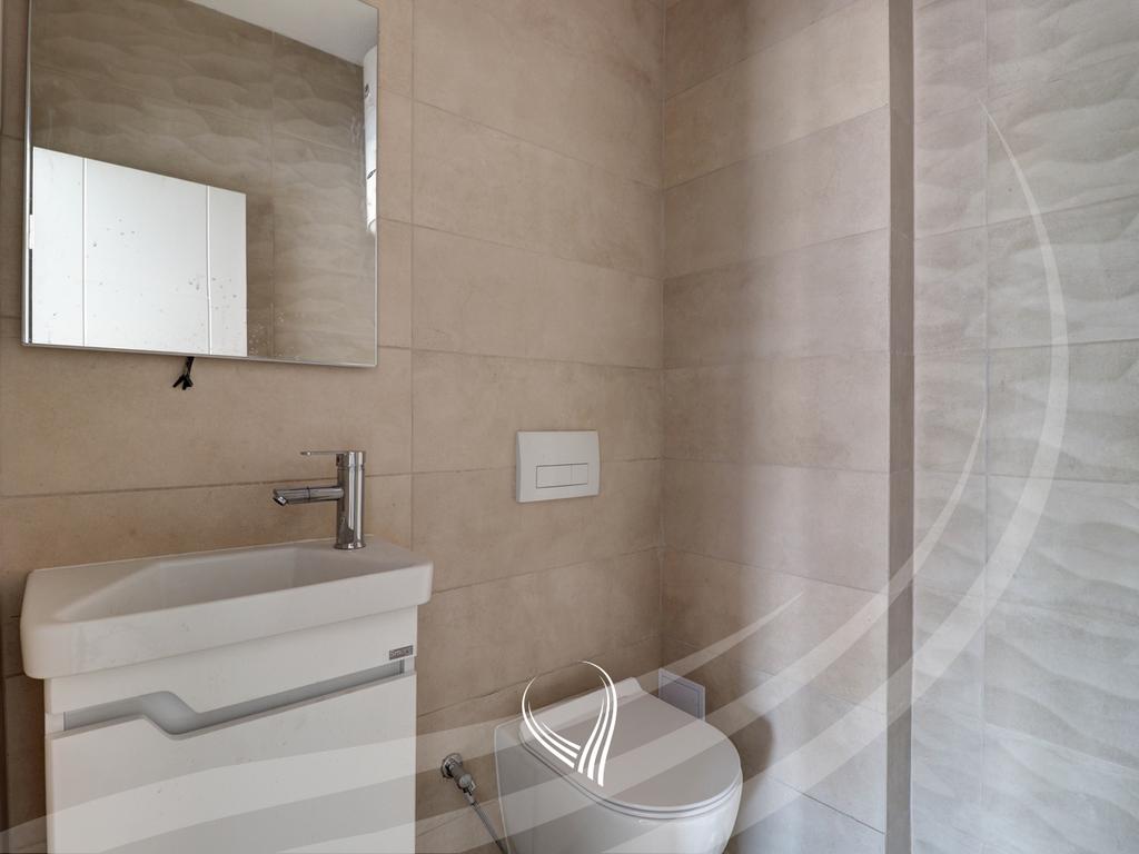 Zyre 133m2 + 58m2 terasë me qira në lagjen Tophane – Orhidea11