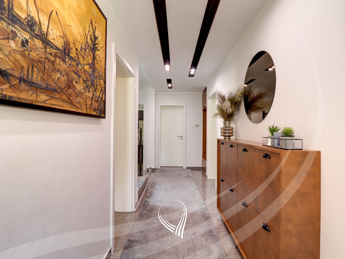5-bedroom house for sale in Hajvalia neighborhood12