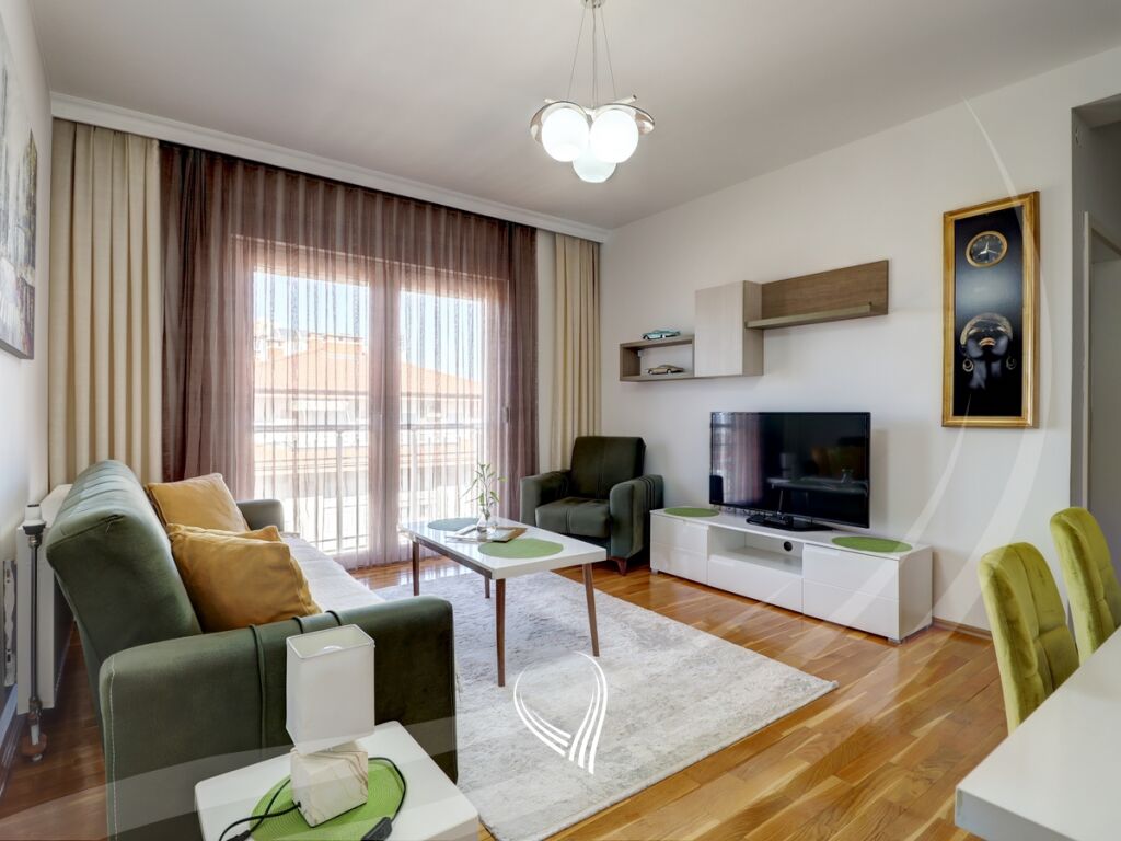 Banesë me 1 dhomë gjumi me qira në lagjen Kalabria-Emshir