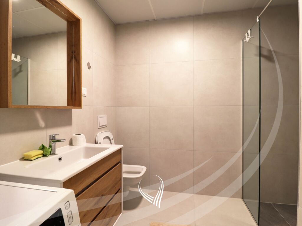 Banes me 2 dhoma gjumi me qira në lagjen Mati 110