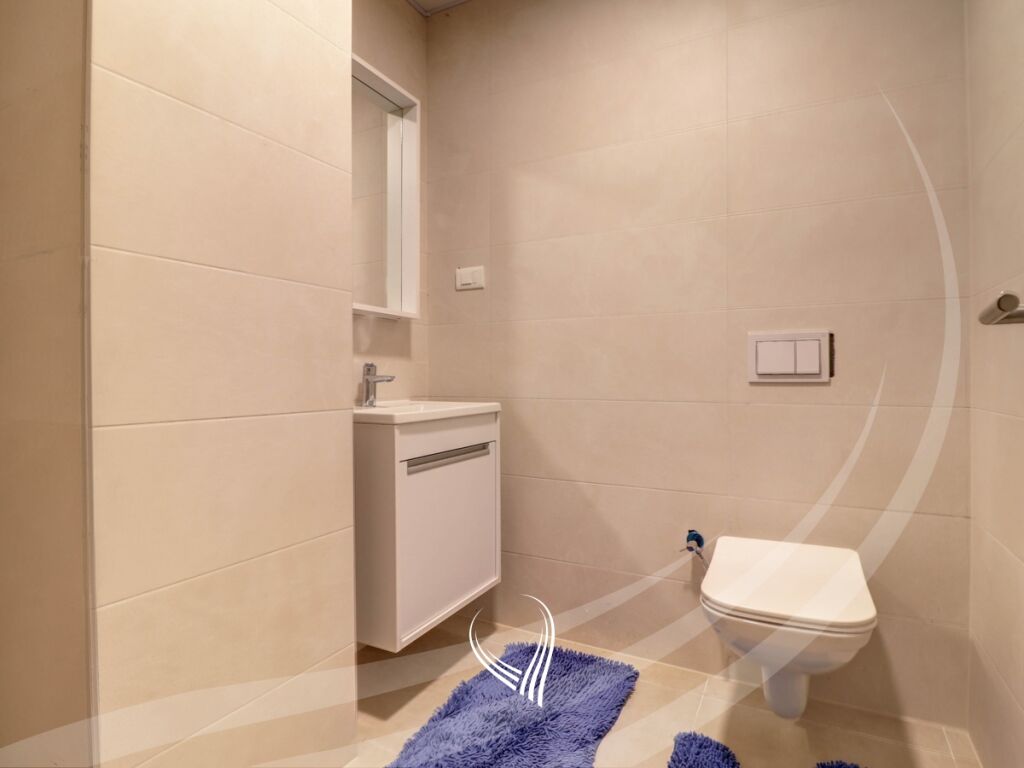 Banes me 2 dhoma gjumi me qira në lagjen Mati 112