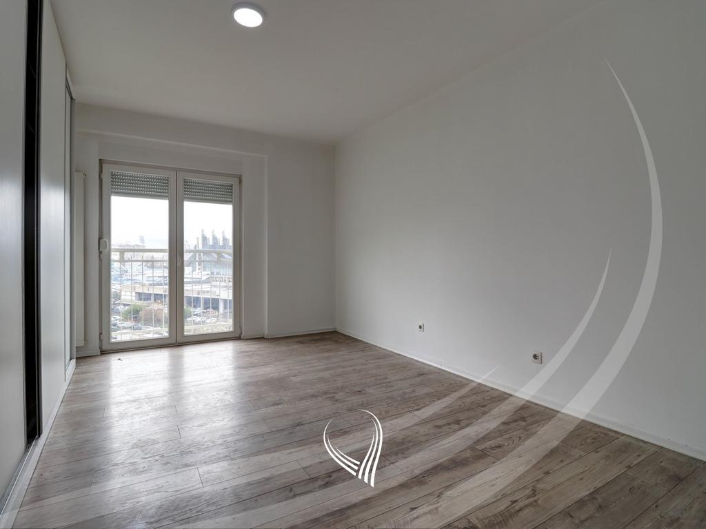 Zyre 190m2 me qira në lagjen Lakrishtë – Ramiz Sadiku5