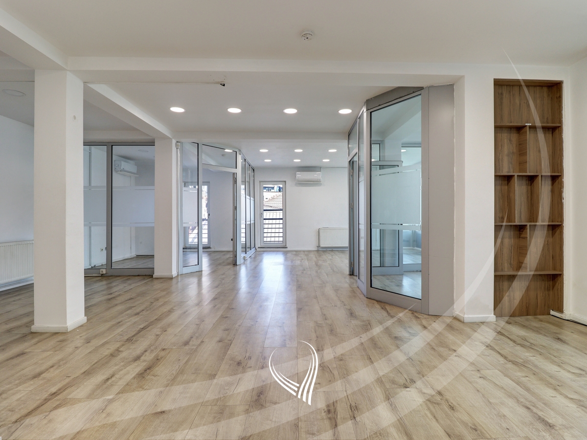 500m2 commercial building for rent in the Center9