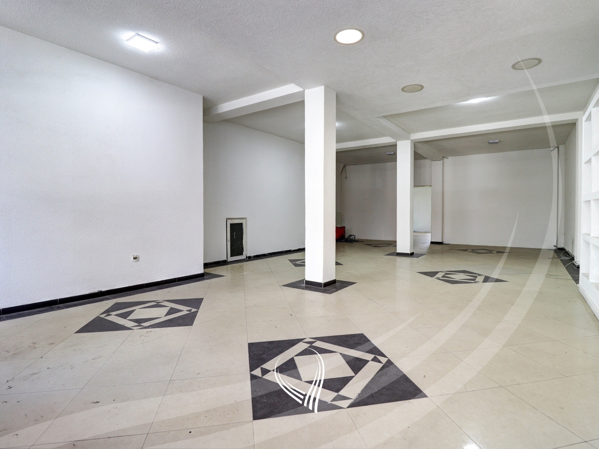 Lokal 400m2 me qira në lagjen Bregun e Diellit2