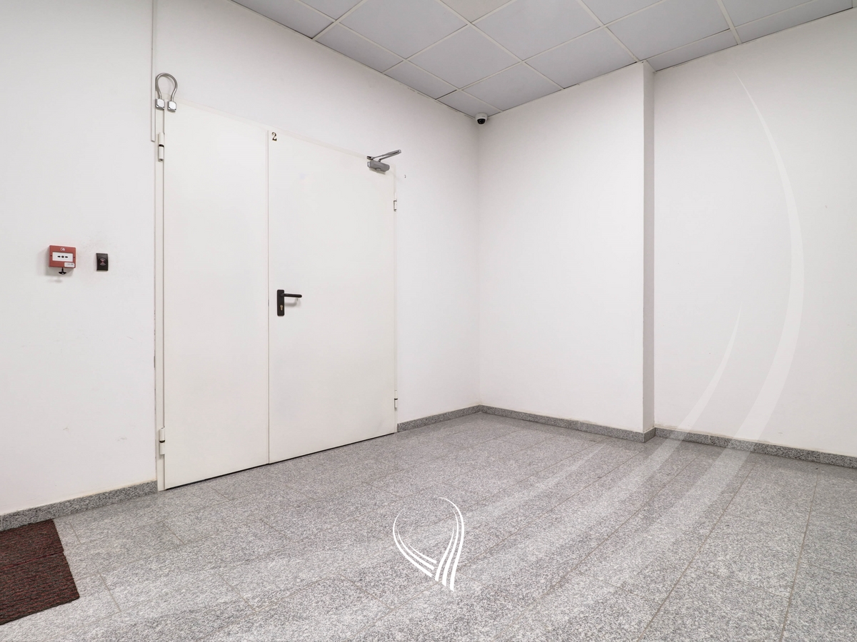 400m2 office space for rent in Lakrishtë neighborhood – Ramiz Sadiku Complex23