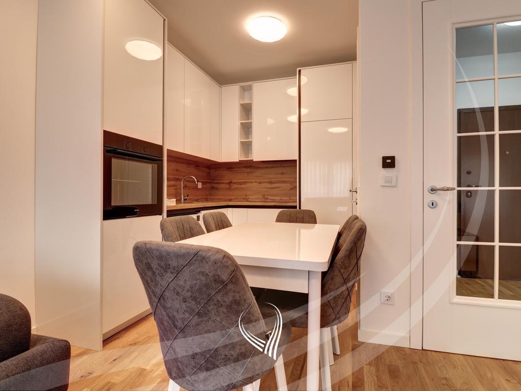 Banesë me 1 dhomë gjumi me qira në lagjen e Muhaxherëve – Royal Dodona3