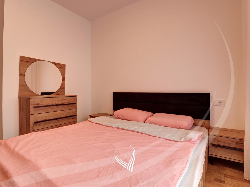 Banesë me 1 dhomë gjumi me qira në lagjen e Muhaxherëve – Royal Dodona5