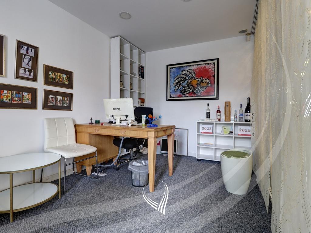 Lokal 90m2 me qira në Qendër6