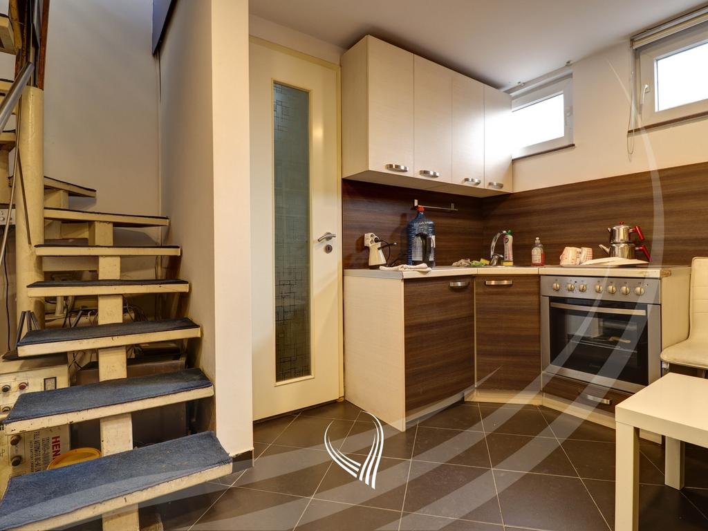 Lokal 90m2 me qira në Qendër8