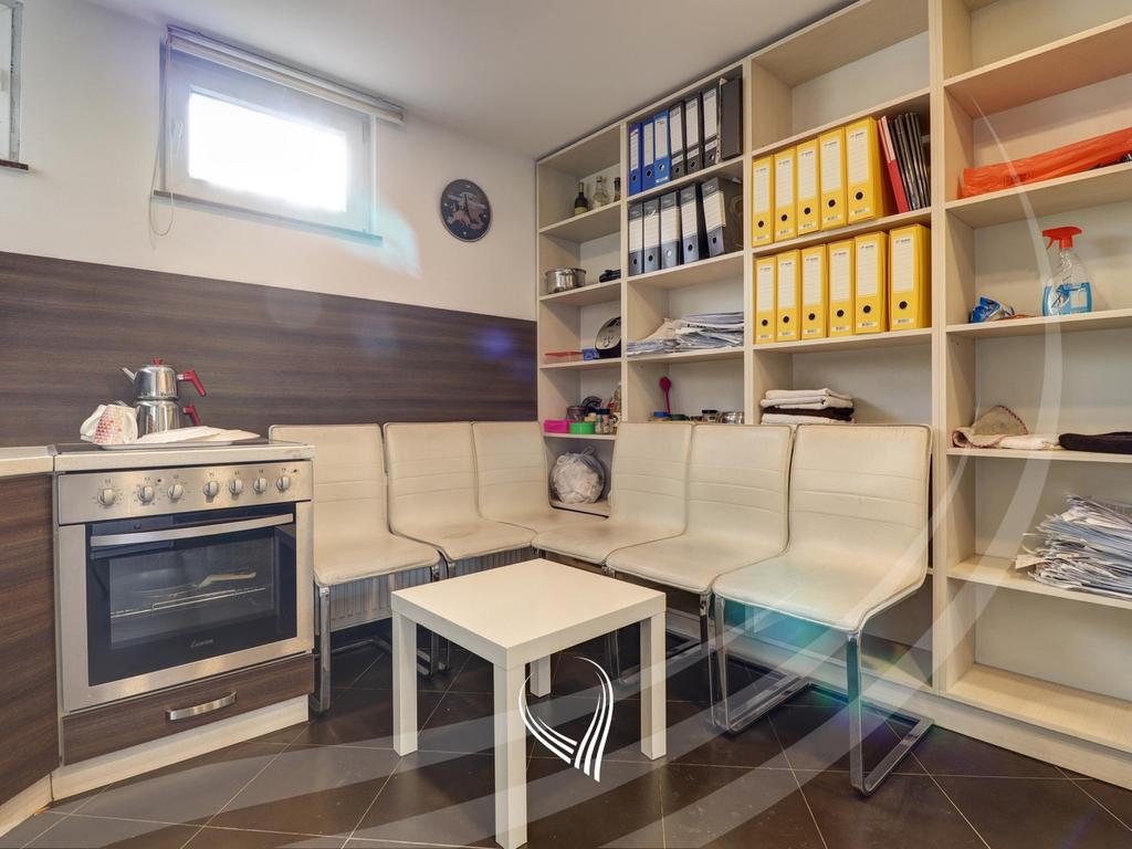 Lokal 90m2 me qira në Qendër9