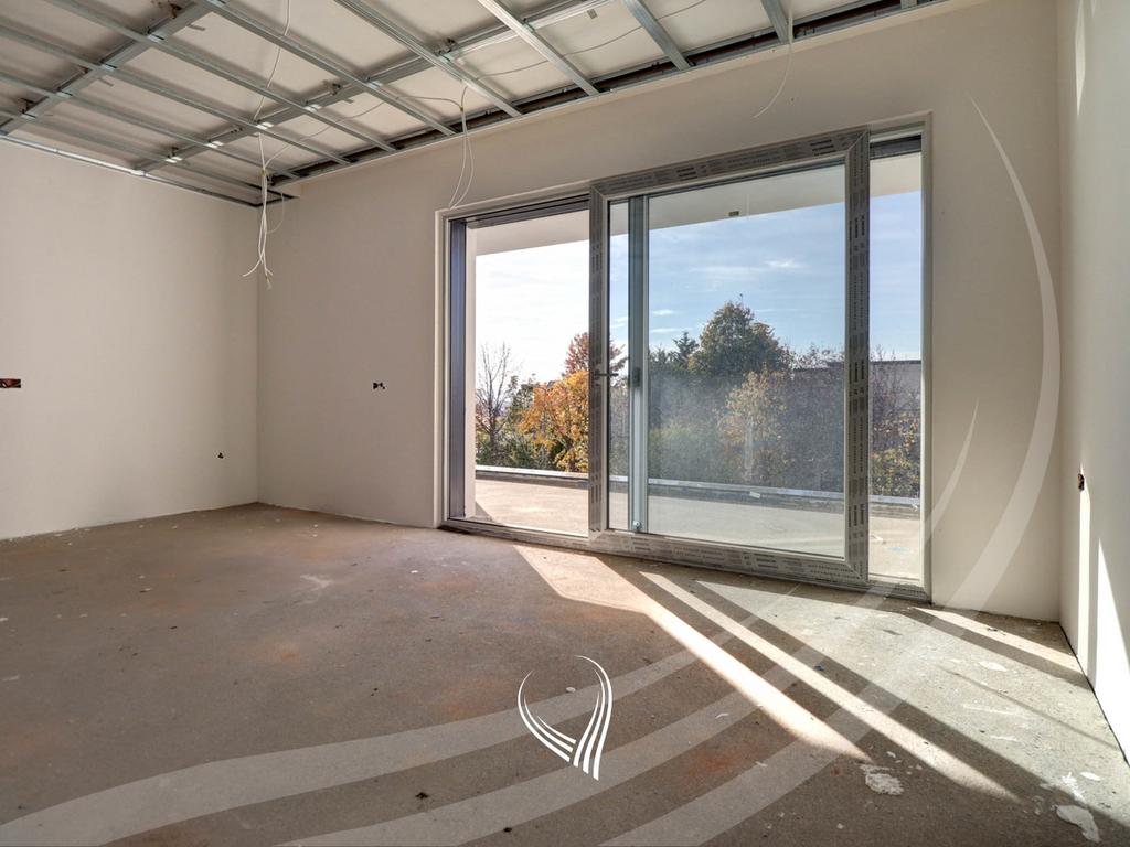 Shtëpia me 4 dhoma gjumi në shitje në lagjen Çagllavicë5