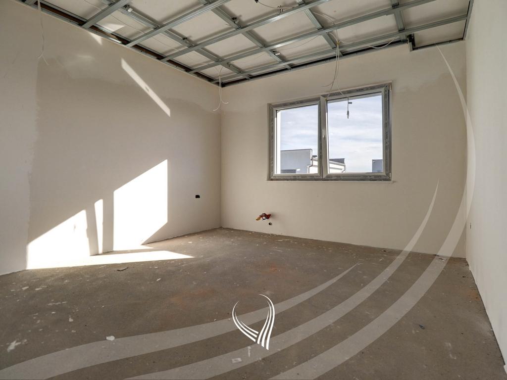 Shtëpia me 4 dhoma gjumi në shitje në lagjen Çagllavicë8